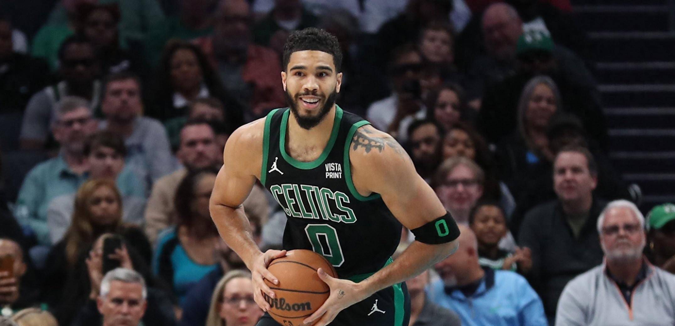 湖人浓眉哥篮下统治球队获胜（浓眉内线称王助湖人取胜）