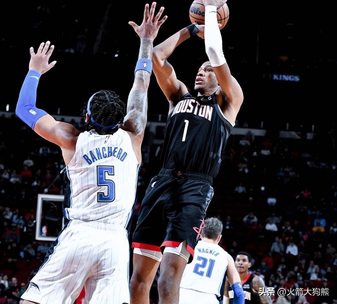 东体：莱昂纳多正进行恢复训练，加布里埃尔也尚未参加合练（东体：莱昂纳多处于康复训练阶段，加布里埃尔仍未随队合练）