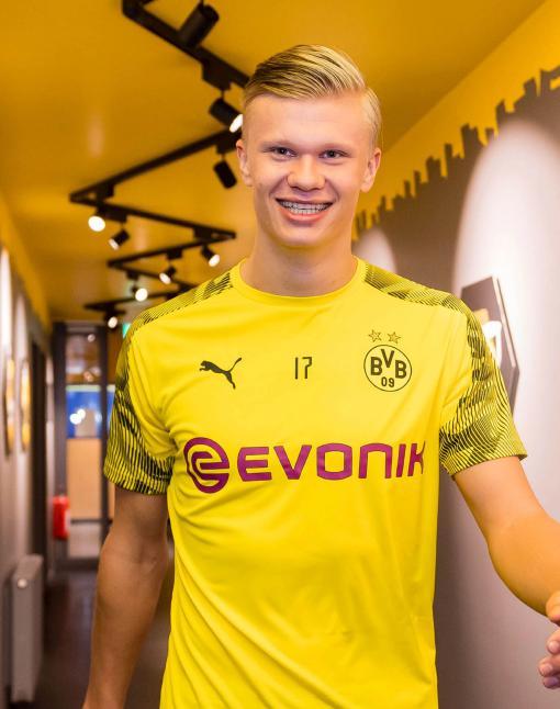 欧冠冠军、世界冠军&前枪手球探：本周寿星“野兽”卡伦布（本周寿星“野兽”卡伦布：欧冠与世界杯双冠得主，前阿森纳球探）