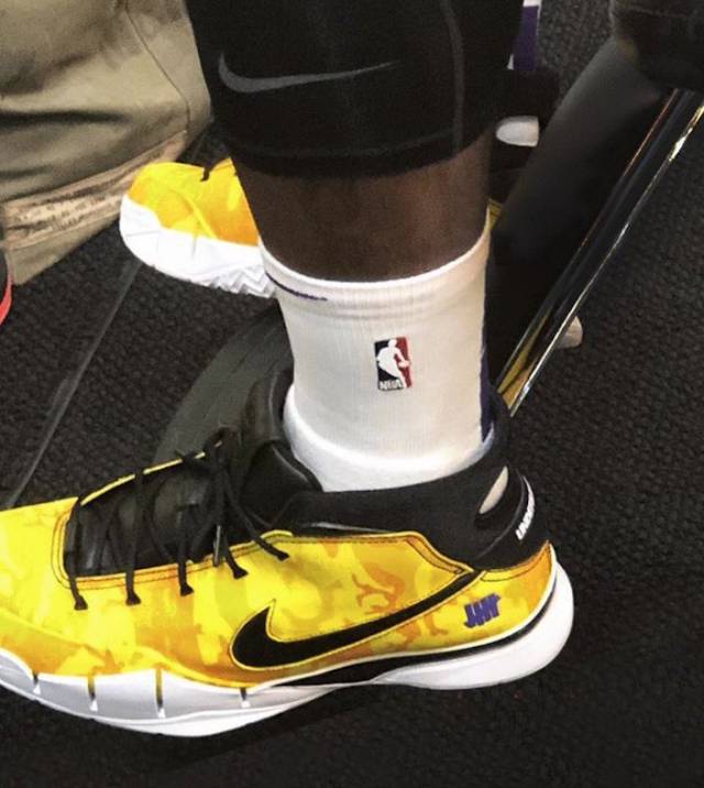 塞维利亚爆冷击败强敌震惊全西班牙（塞维利亚爆冷掀翻豪强，震撼西班牙足坛）