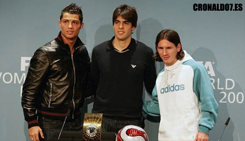 足球世界杯倒计时100天，全球球迷热情高涨（世界杯进入100天倒计时，全球球迷热度飙升）