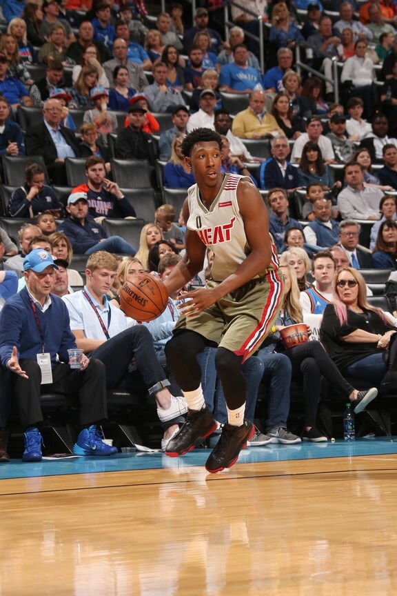 埃泽：丁丁是高水平足球思想家，这类球员是我自幼仰望的榜样（埃泽：丁丁是顶级足球智者，这样的球员是我从小崇拜的典范）