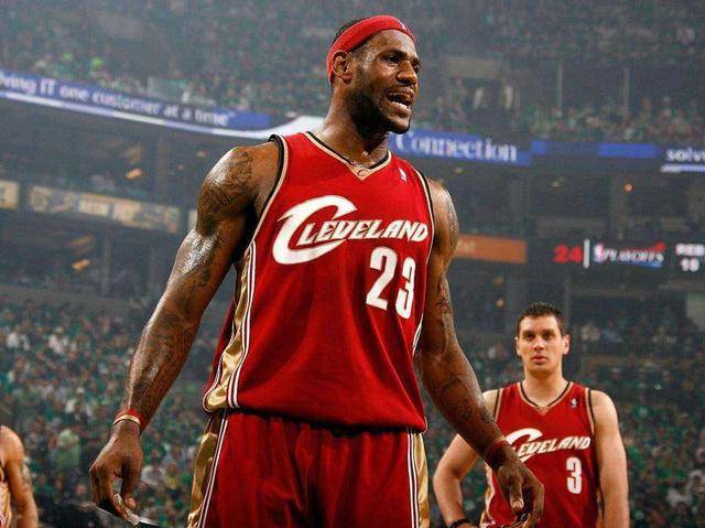 理疗师：DV9的伤和丁丁、卢卡库类似，可能需要3到5个月恢复（理疗师：DV9伤势与丁丁、卢卡库相近，预计康复需3至5个月）